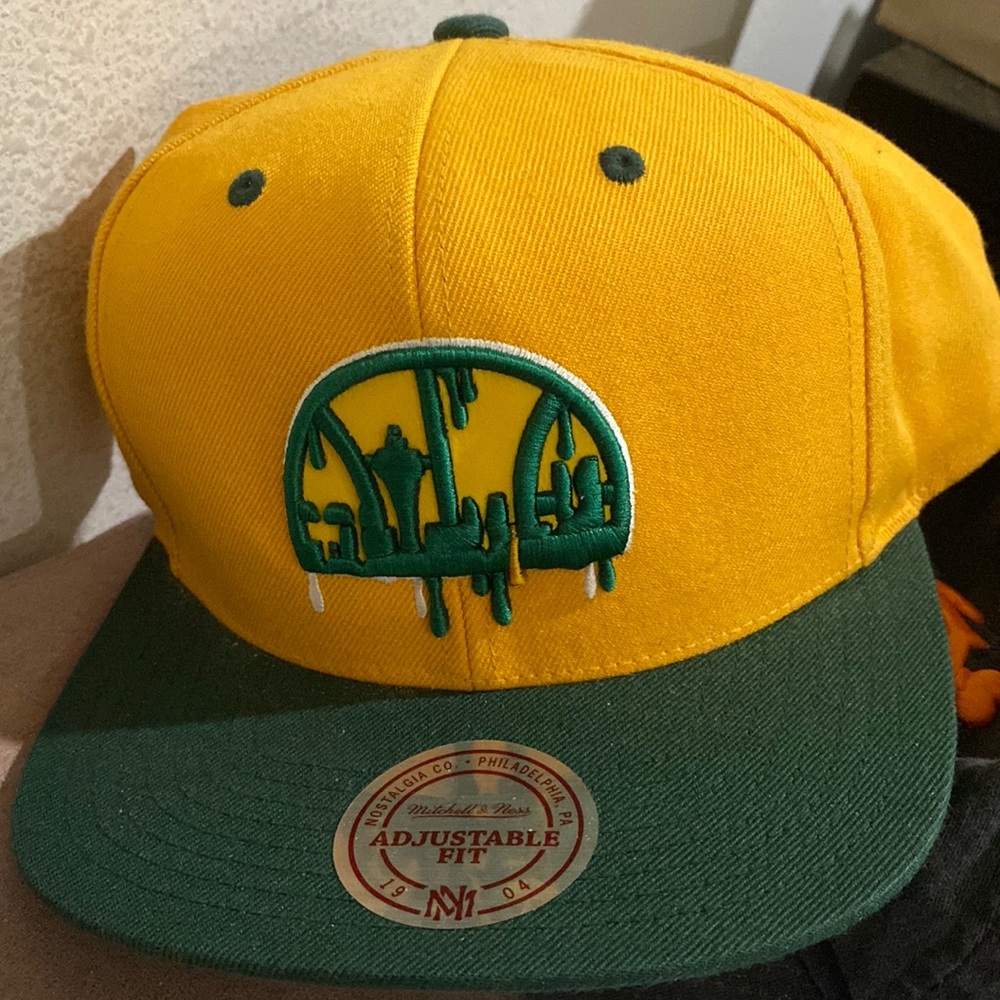 Mitchell & Ness Seattle Supersonics Yellow & Green Snapback Flatbill adjustable